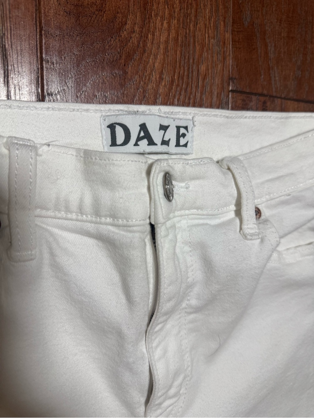 DAZE White Distressed High-Rise Jeans! Size 29! - Picture 3 of 10